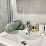 شقة 